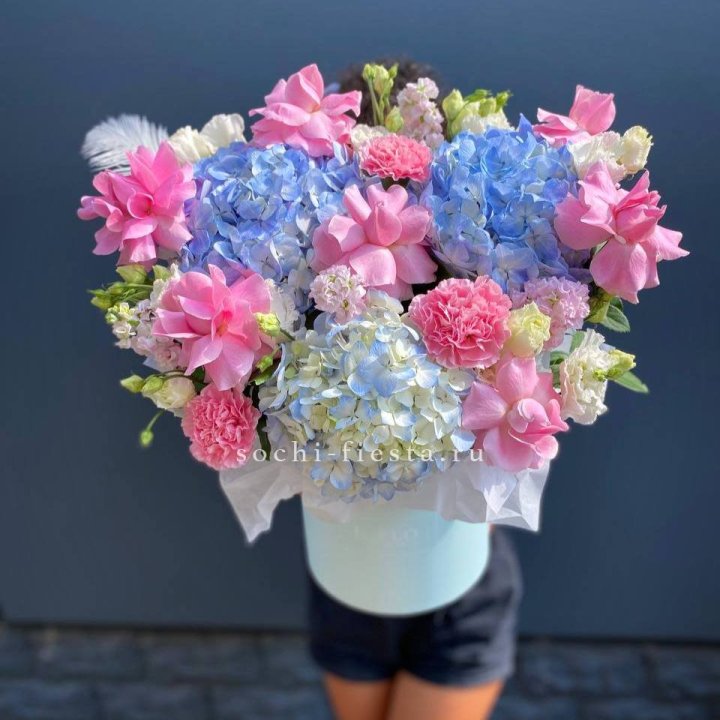 Коробка с цветами "Лемия" в Таганроге