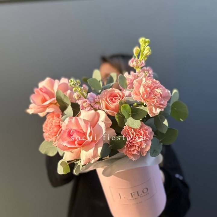 Цветы в боксе "Сизара" в Таганроге