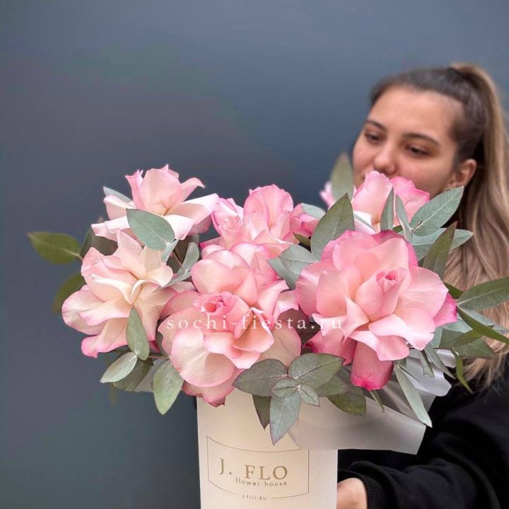 7 Французских роз в боксе в Таганроге
