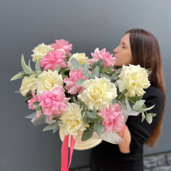 Зефирный бокс из 17 французских роз микс в Таганроге