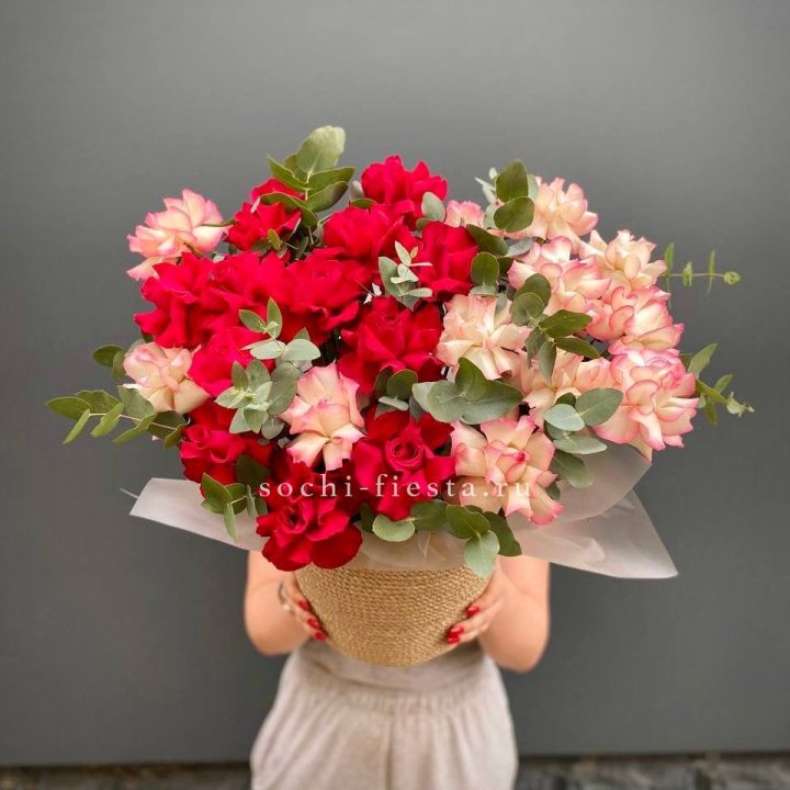 25 Французских роз в джутовом кашпо  в Таганроге