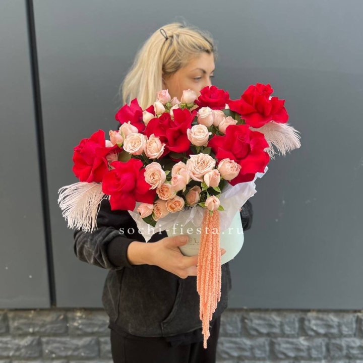 Бокс с нежными розами  в Таганроге