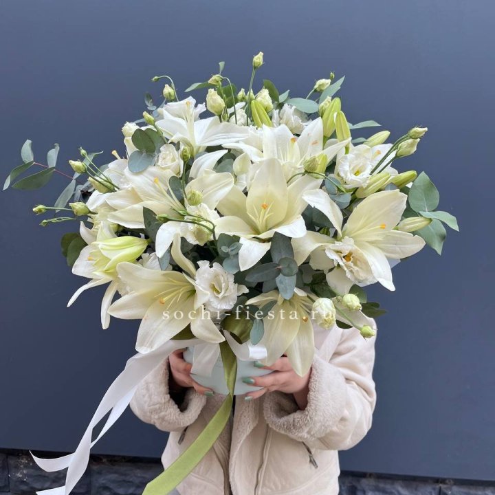 Бокс лилий и эустомы в Таганроге