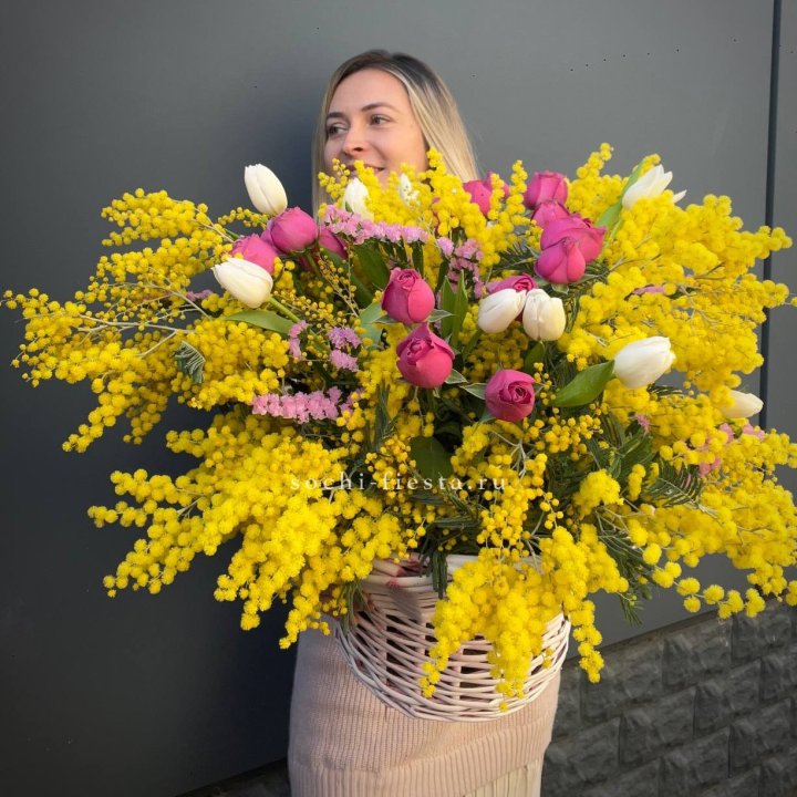 Цветочная корзина с мимозой "Спринг" в Таганроге