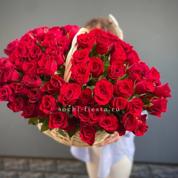 121 красная роза в корзине   в Таганроге