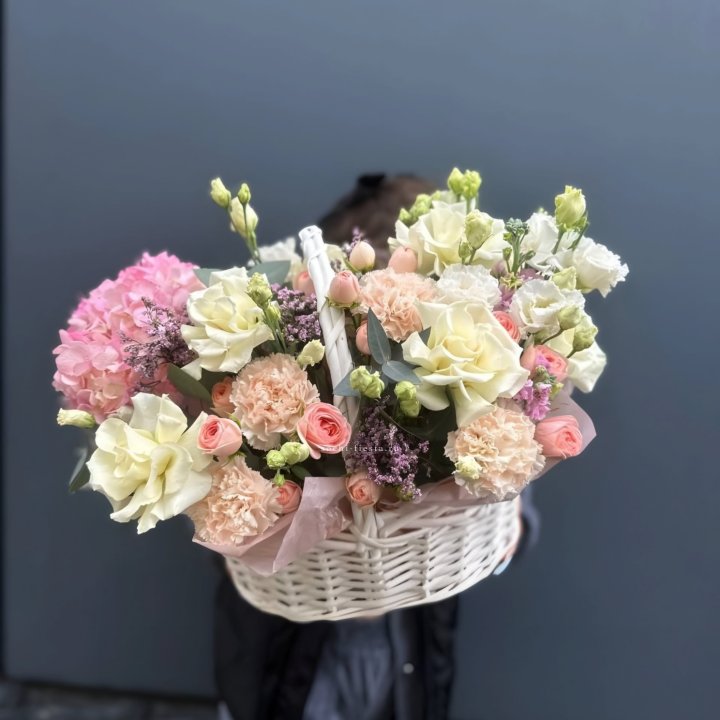 Цветочная корзина "Софтнес" в Таганроге