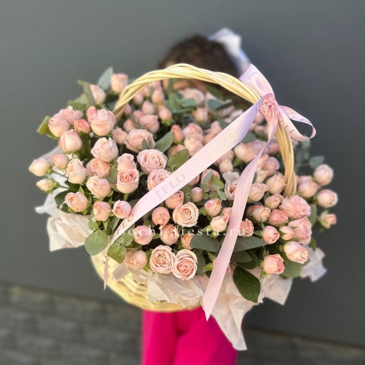 Корзина кустовых пионовидных роз в Таганроге