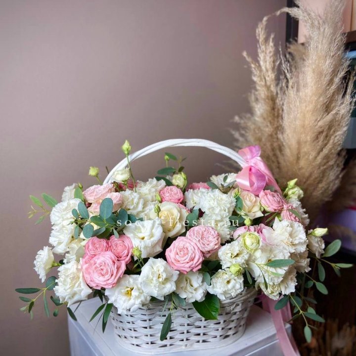 Цветочная корзина "Пинки вайт" в Таганроге