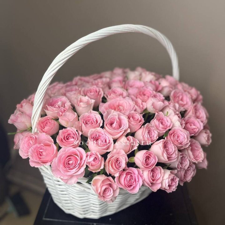 101 розовая роза в корзине в Таганроге