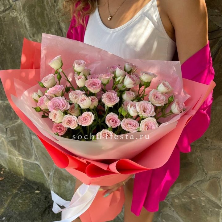 Розовые кустовые розы в Таганроге