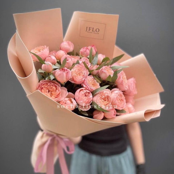 Букет из 9 кустовых роз Джульетта в Таганроге