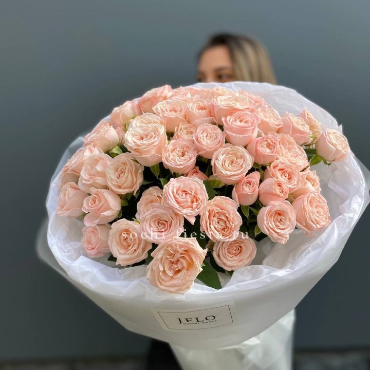 Букет кустовых роз Бомбастик в Таганроге