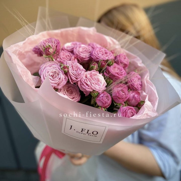 Пионовидные розы Мадам Бомбастик Pink в Таганроге