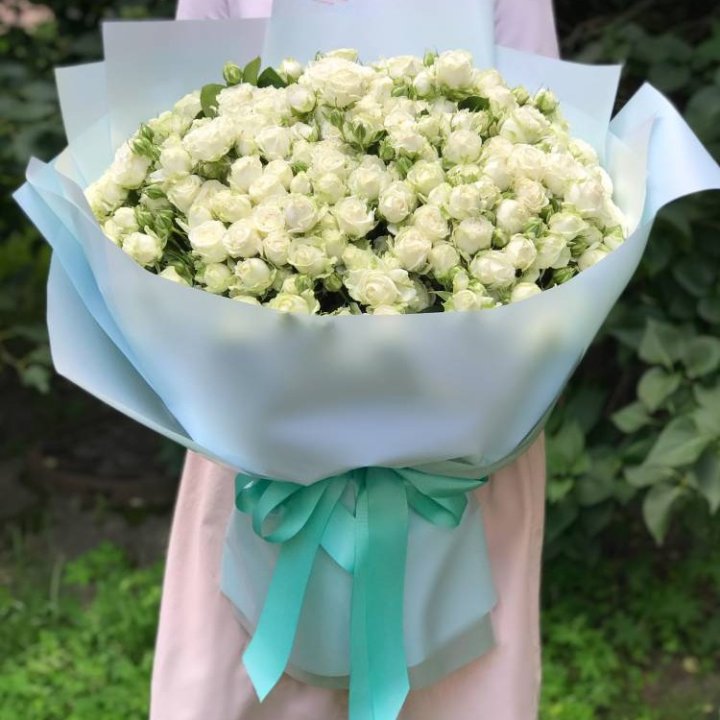 51 белая кустовая роза в Таганроге