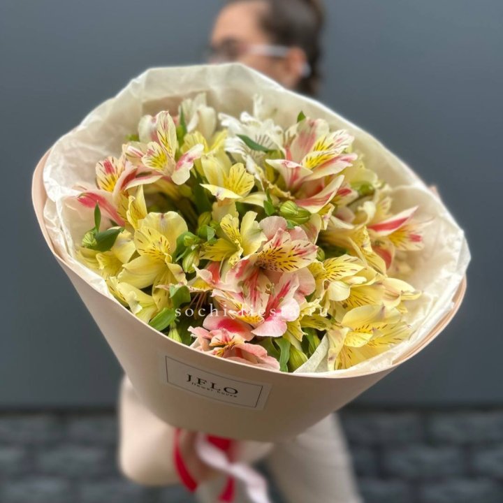 Альстромерии в нежном оформлении в Таганроге