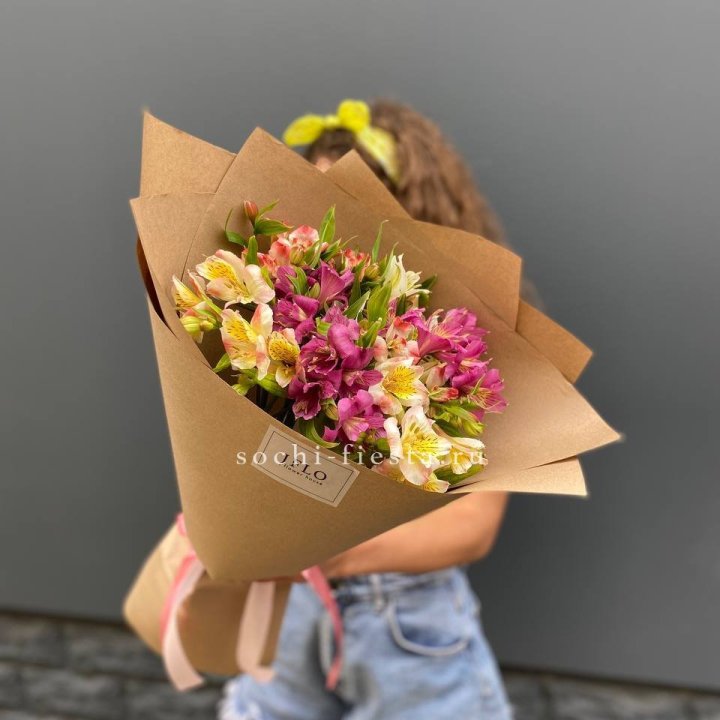 Альстромерии в крафте в Таганроге