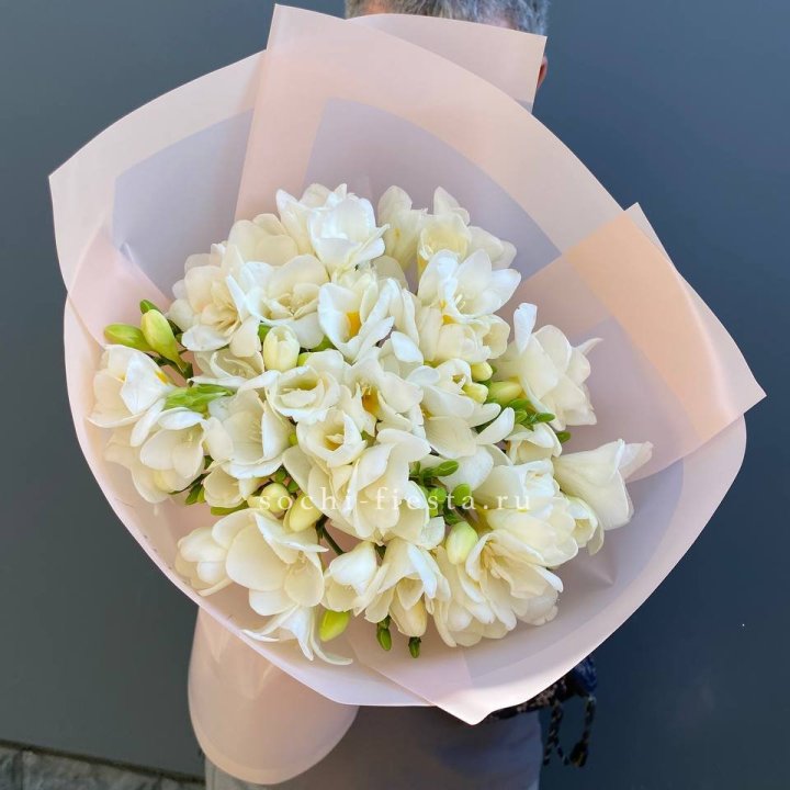 Букет белых фрезий  в Таганроге
