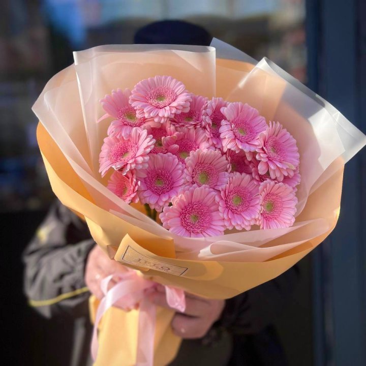 17 розовых гербер  в Таганроге