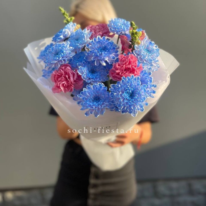 Букет сборный с хризантемой в Таганроге