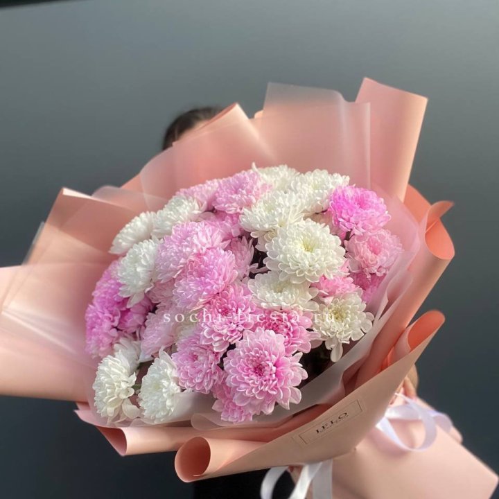  Букет бело-розовых хризантем  в Таганроге