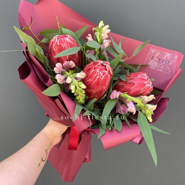 Букет из протеи "Квин" в Таганроге