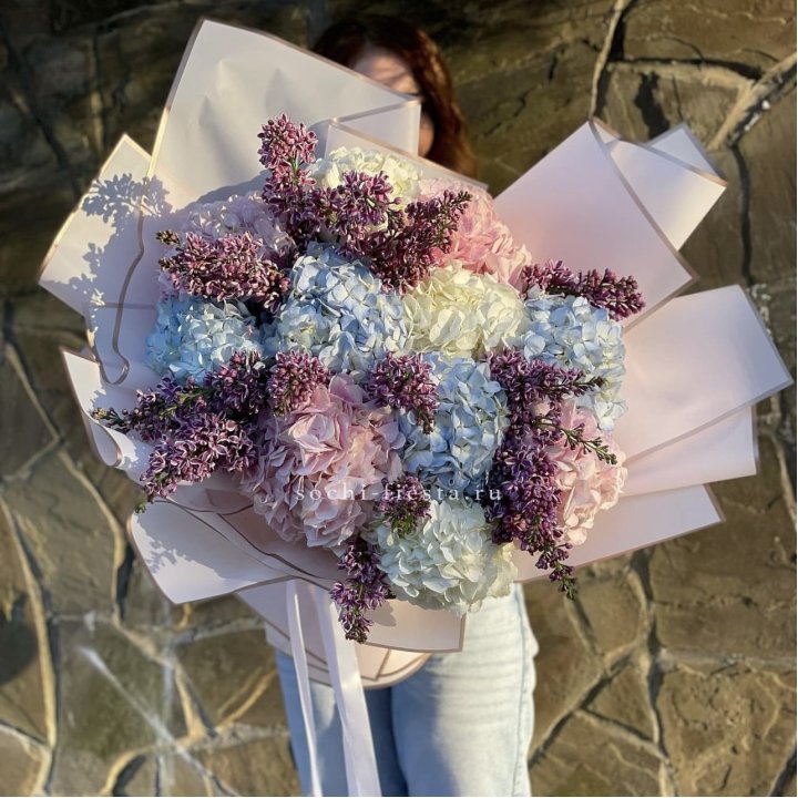 Букет гортензии с сиренью в Таганроге