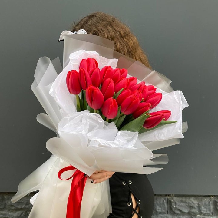  25 красных воздушных тюльпанов в Таганроге