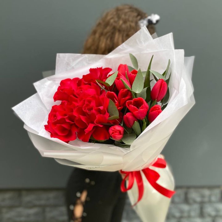 Дуо тюльпаны и розы в Таганроге