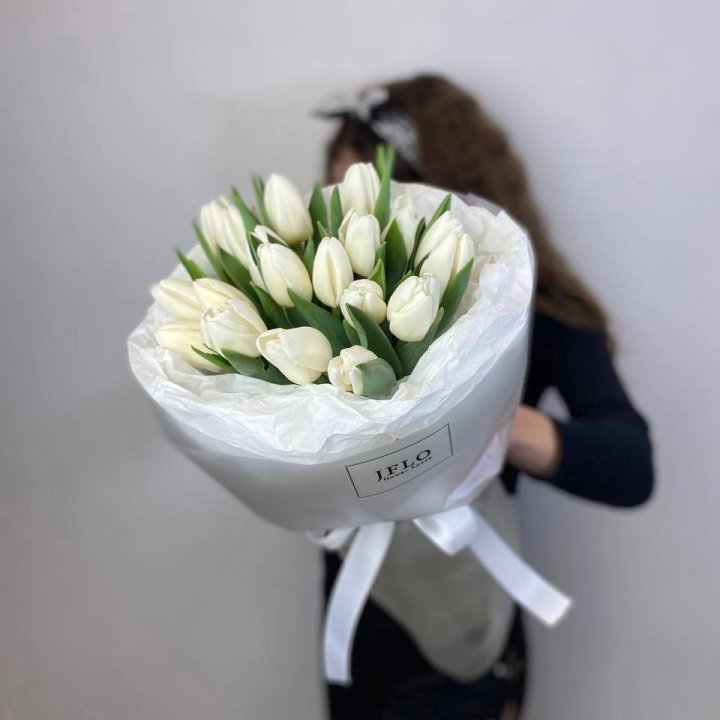  19 белых воздушных тюльпанов в Таганроге