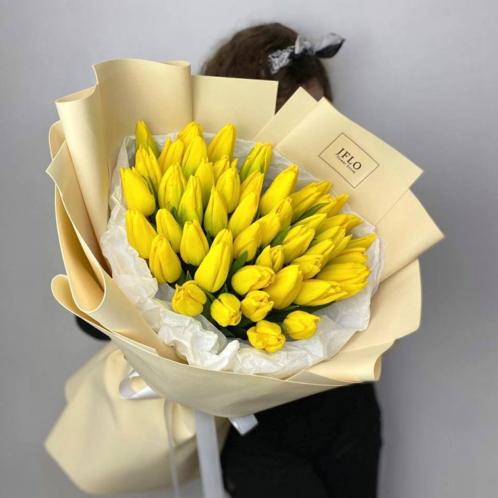 51 жёлтый тюльпан в Таганроге