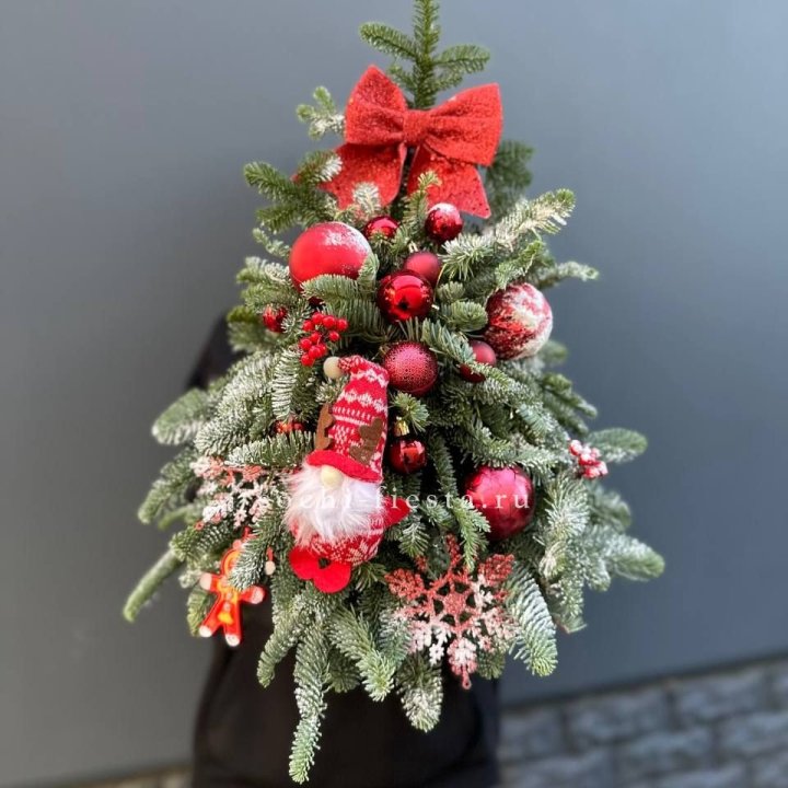 Новогодняя елочка "Ред" в Таганроге