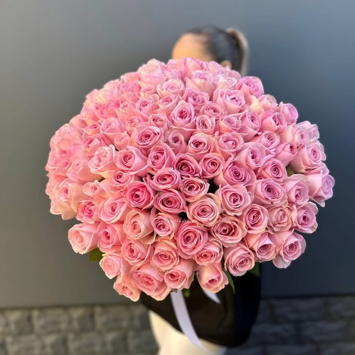 Охапка из 101 розовой розы в Таганроге