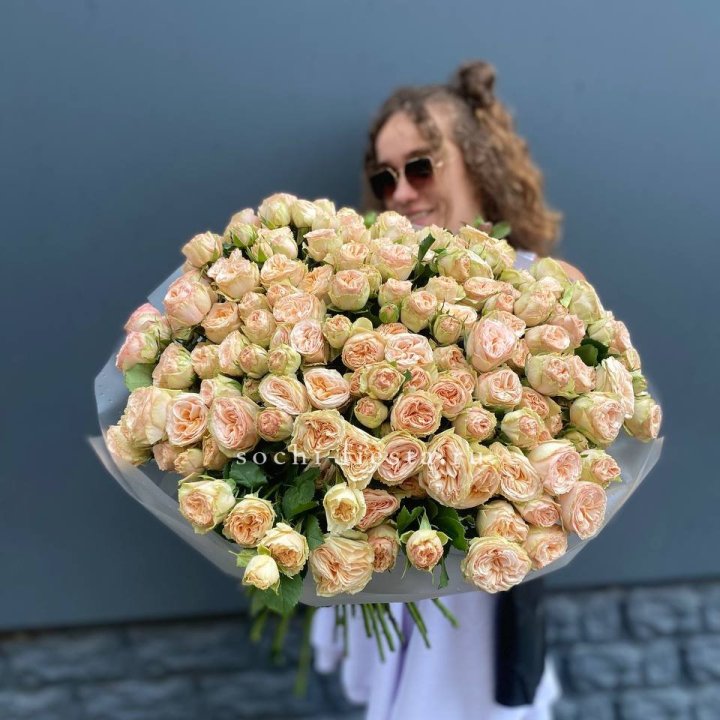 51 пионовидная роза в Таганроге