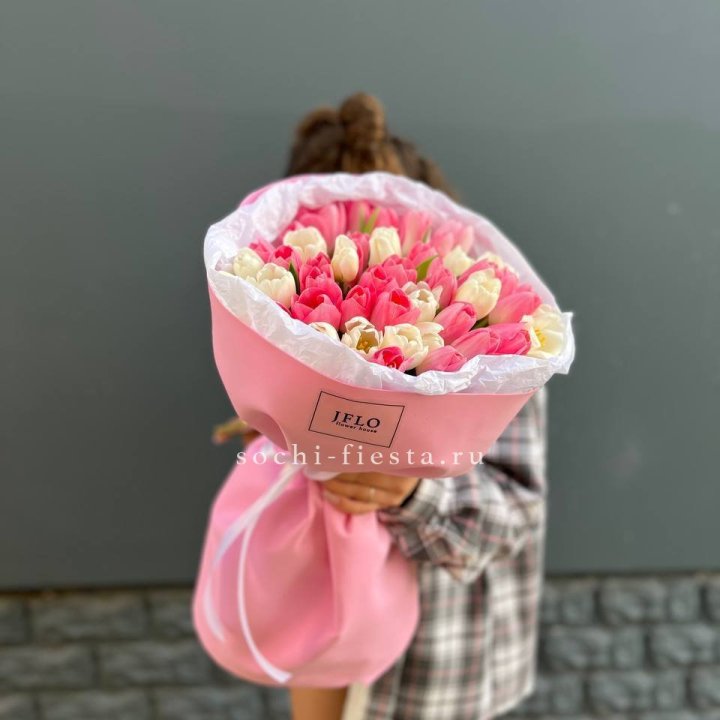 51 бело-розовый тюльпан в Таганроге