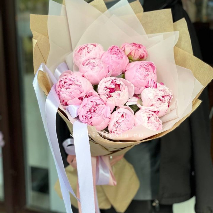 11 пионов в оформлении в Таганроге