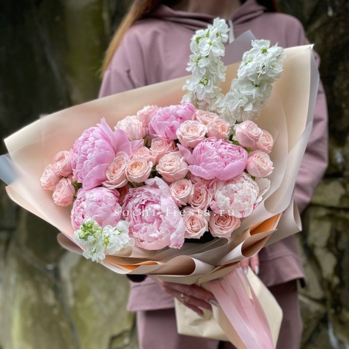 Букет с пионами №1 в Таганроге