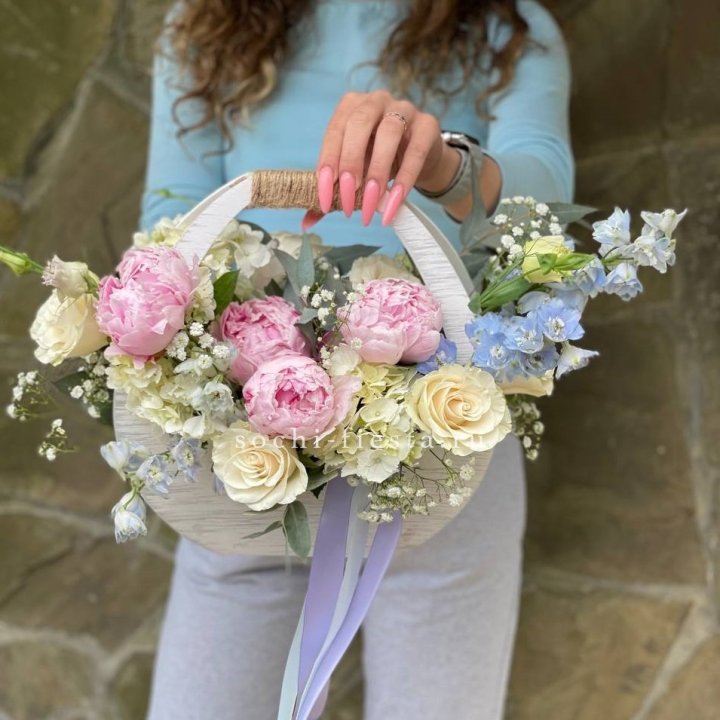 Ящик с пионами в Таганроге