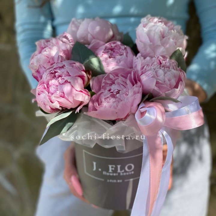 Цилиндр пионов с эвкалиптом в Таганроге