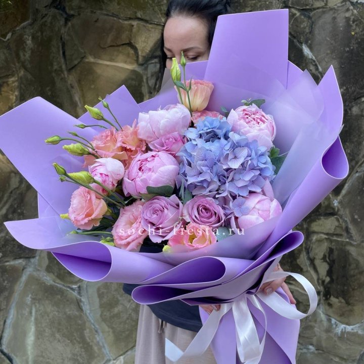 Букет с пионами "Блю логан" в Таганроге