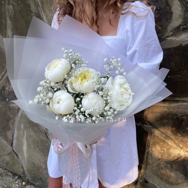 Букет белых пионов "Файв" в Таганроге