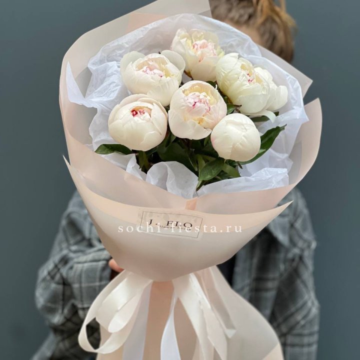 Букет белых пионов в Таганроге