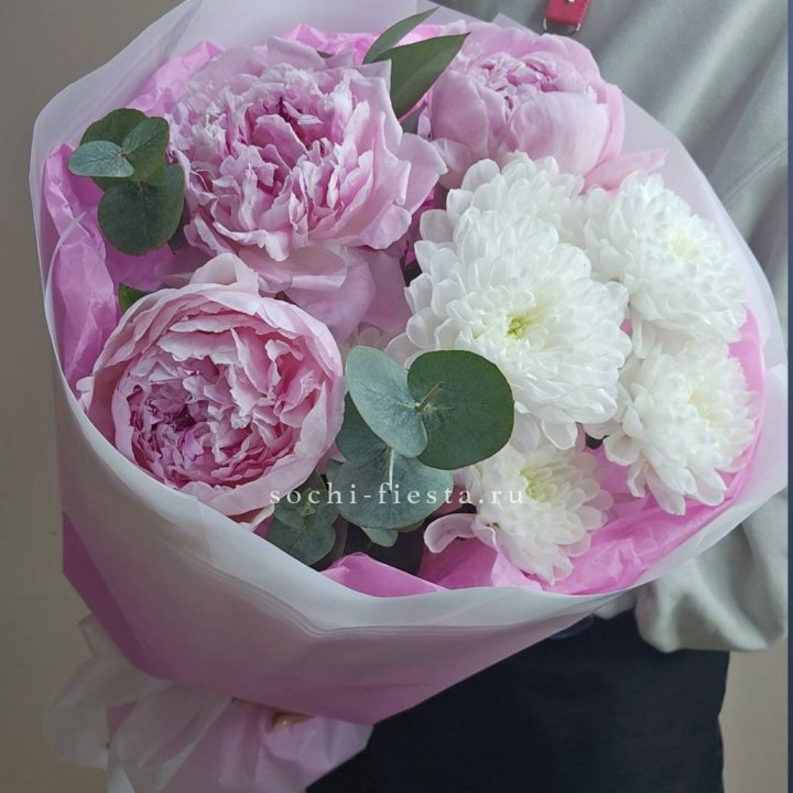  Букет комплимент с пионами в Таганроге