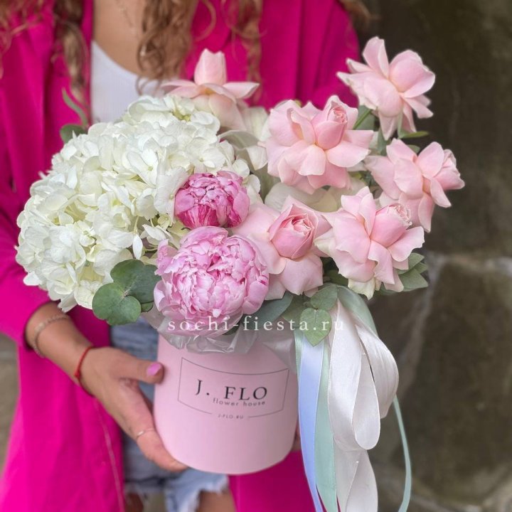 Цилиндр с пионами "Алисия" в Таганроге