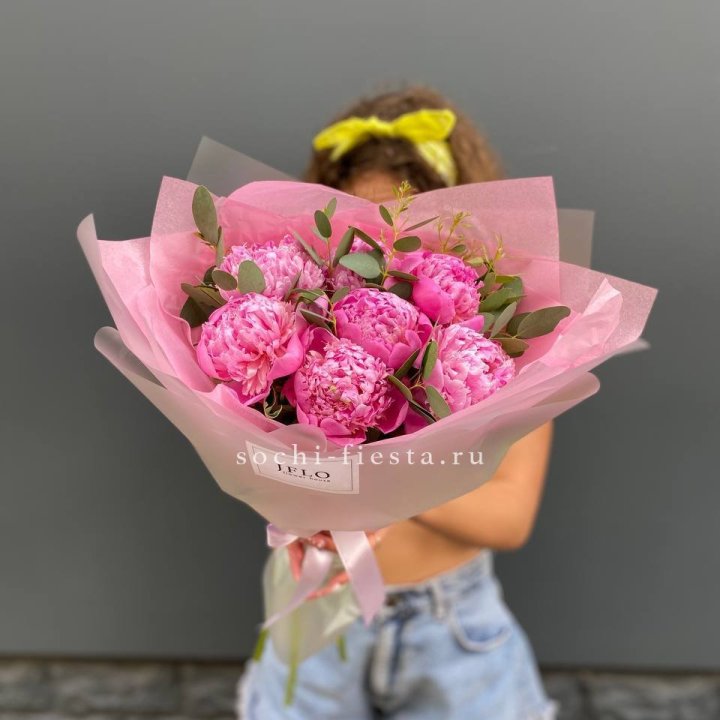 7 ярких пионов в оформлении в Таганроге