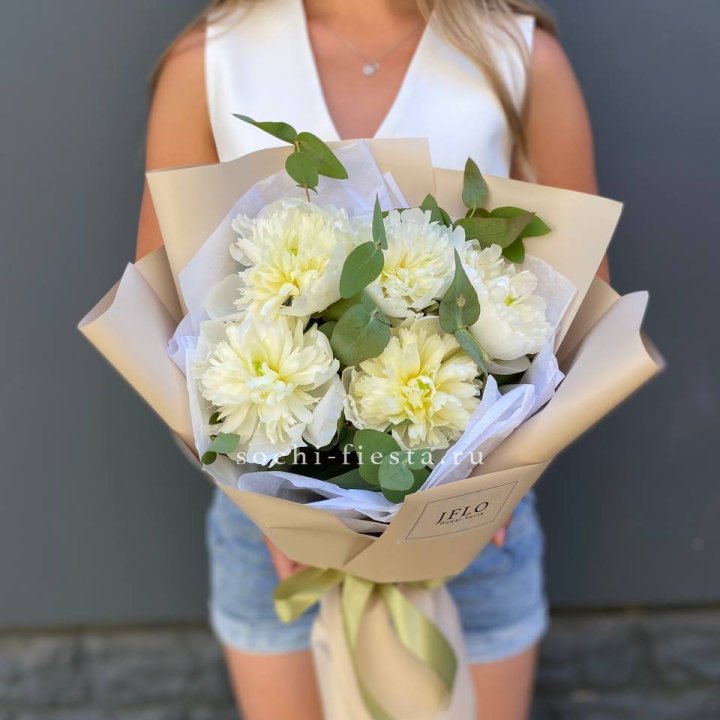  Букет белых пионов в Таганроге