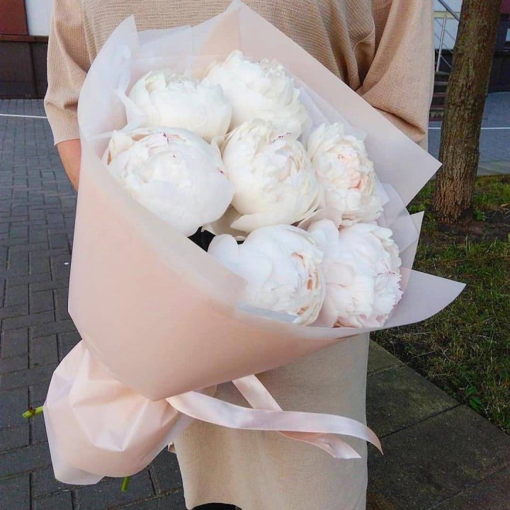 Букет белых пионов в Таганроге