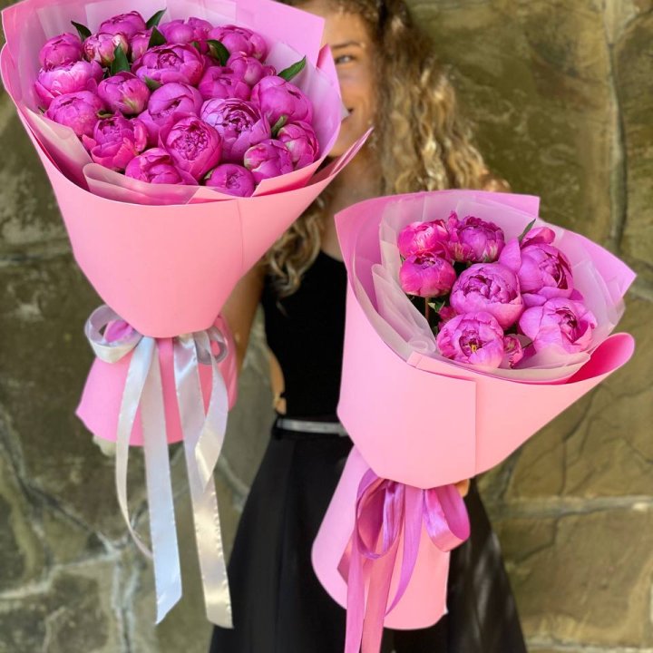 Букет ярких пионов  в Таганроге