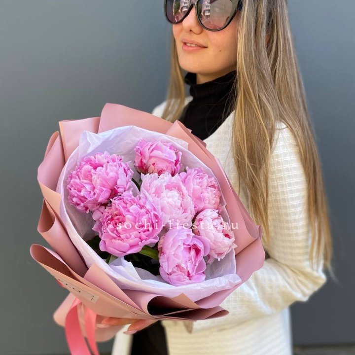 7 пионов в оформлении в Таганроге