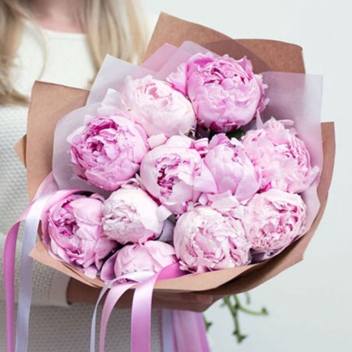 11 нежных пионов в Таганроге