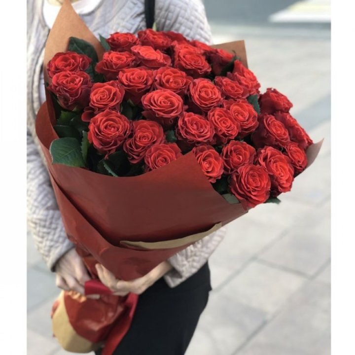 29 высоких роз  в Таганроге